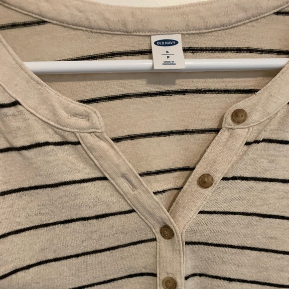 ✨3 for $15✨ Old Navy striped linen tee - Picture 3 of 3